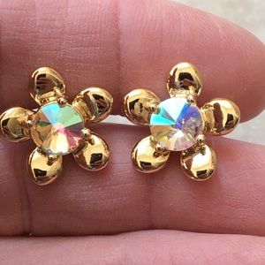 Gorgeous NWOT Kate Spade flower studs!
